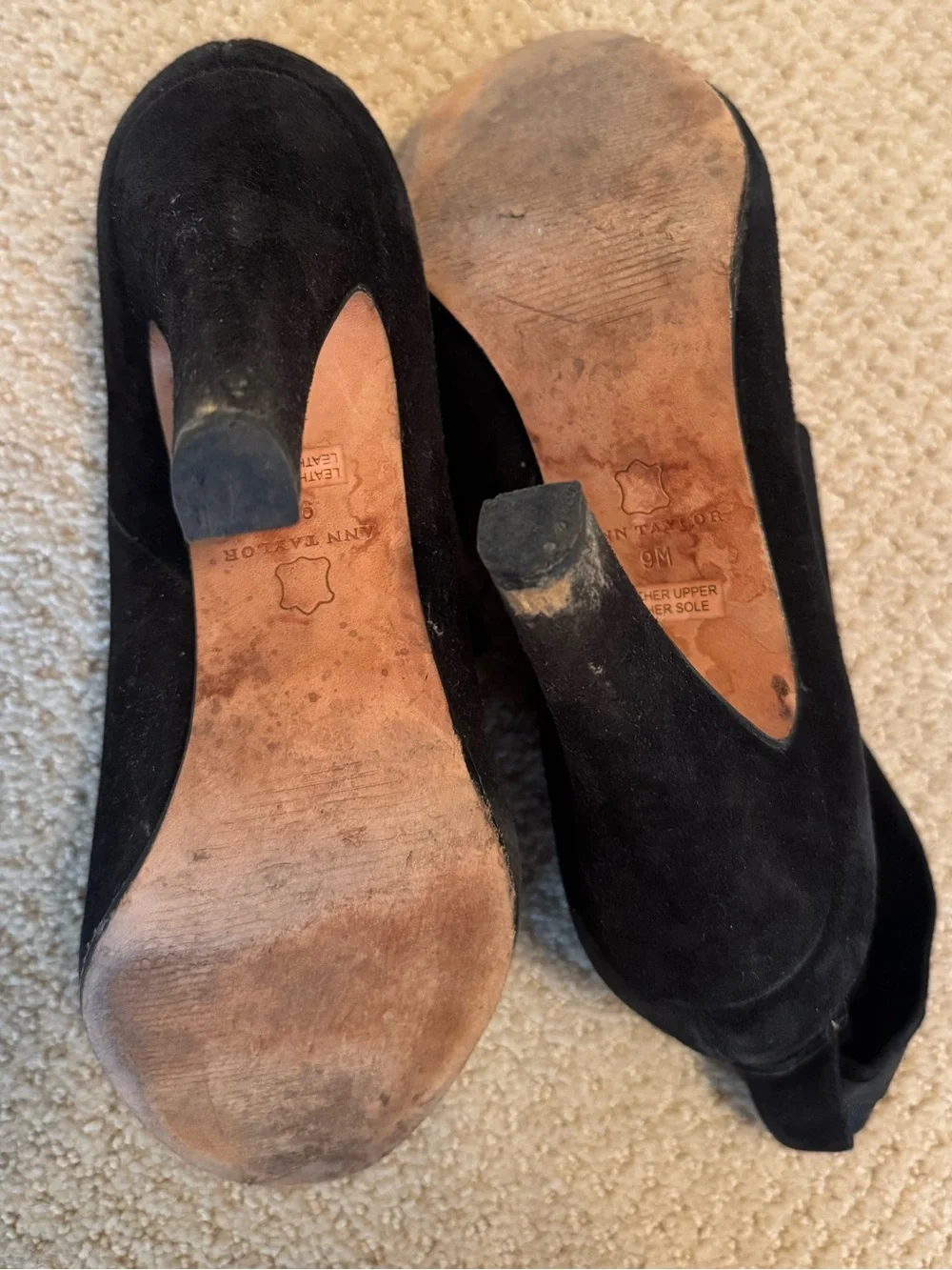 Ann Taylor Black Suede Fold-Over Ankle Booties Size 9